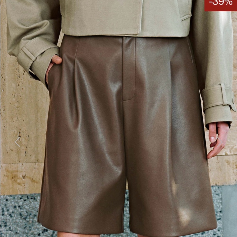 Brown High-Waisted Bermuda Shorts with Pleats